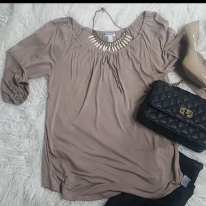 Soft flowing top could be worn off the sho…